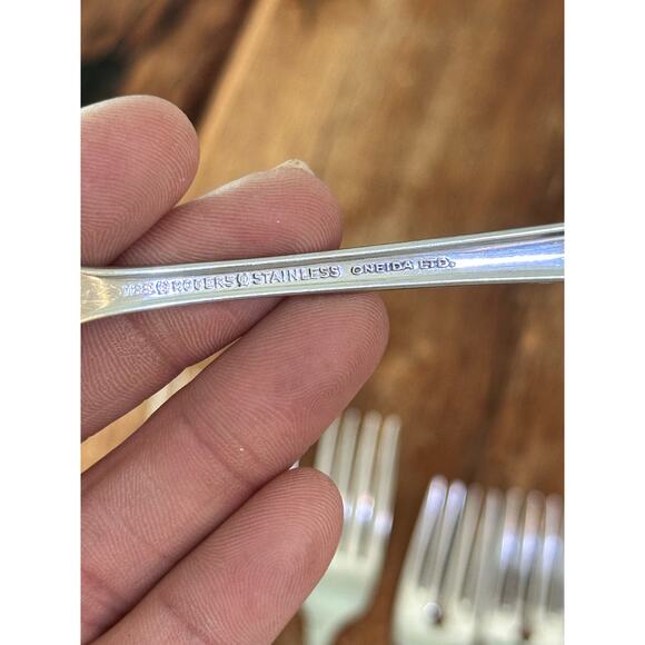 Oneida Community Marquette Stainless Steel Dinner Forks & Knifes - Picture 4 of 8